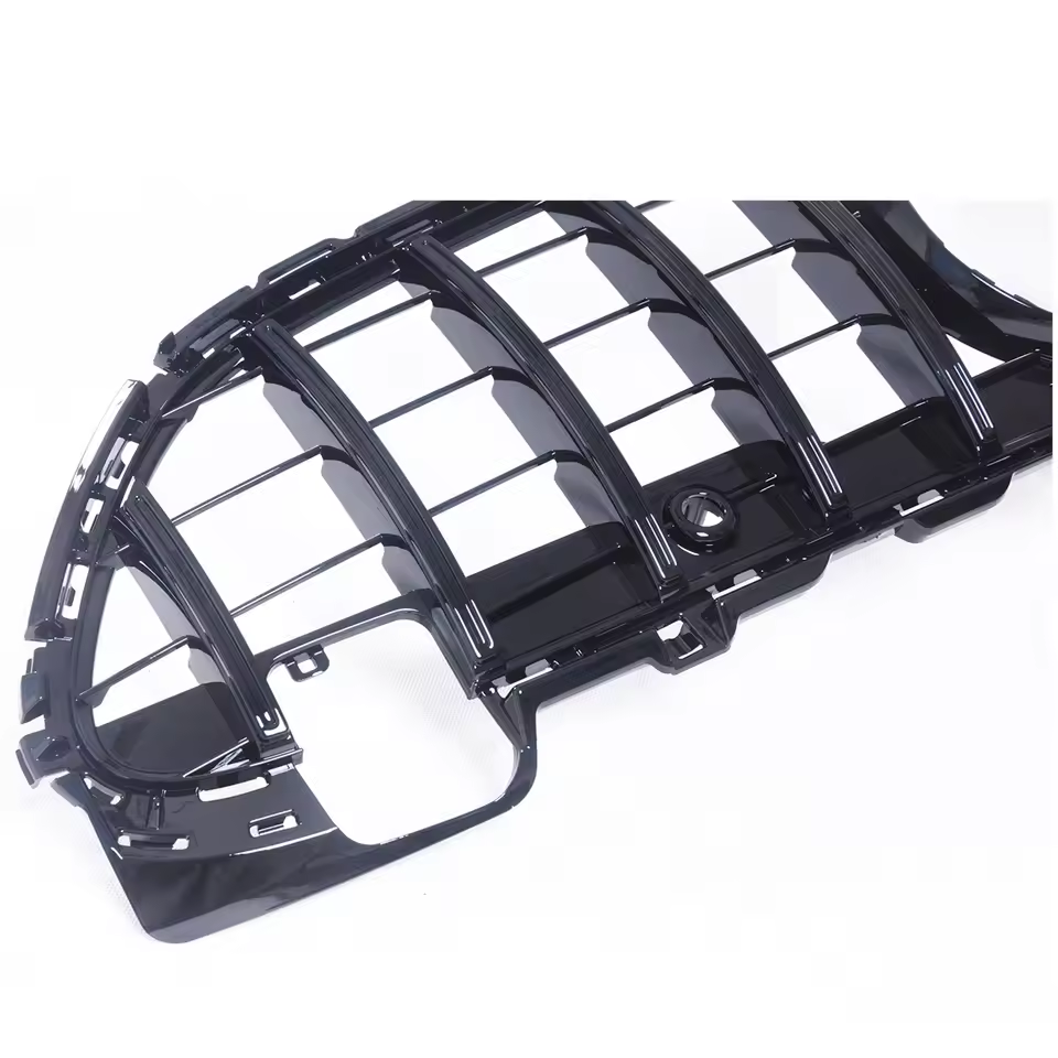 Mercedes C-Klasse W206 Hochglanz Schwarze Panamericana GT Style Grill (2021+)