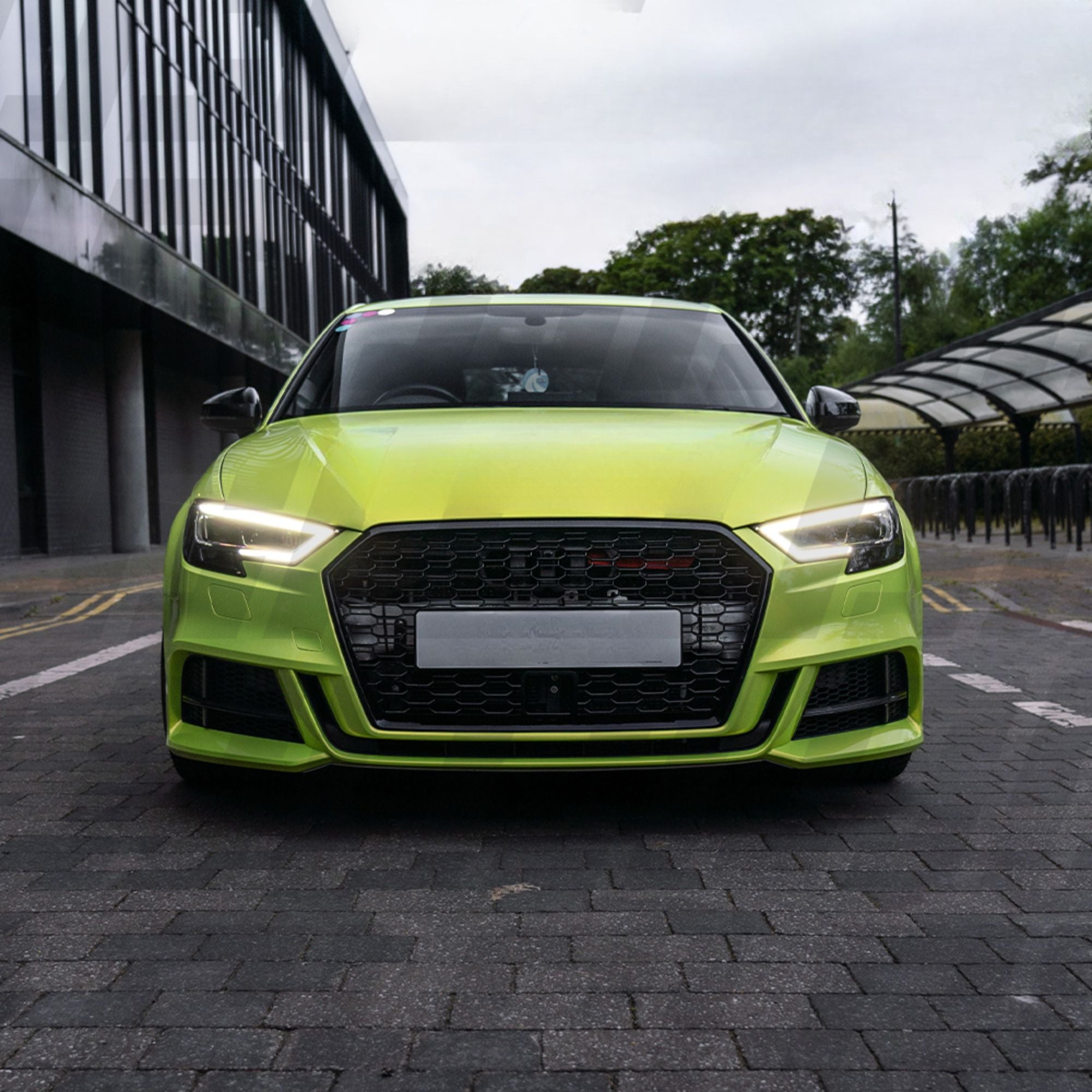 Calandre nid d’abeille noire brillante style RS3 Audi A3/S3 8V (2016-2020)